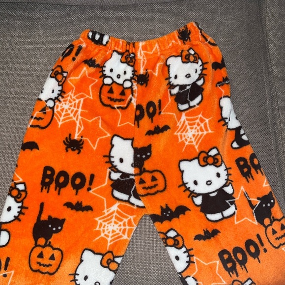 Hello kitty pyjamas 🖤🧡 ( new ) - Picture 4 of 5